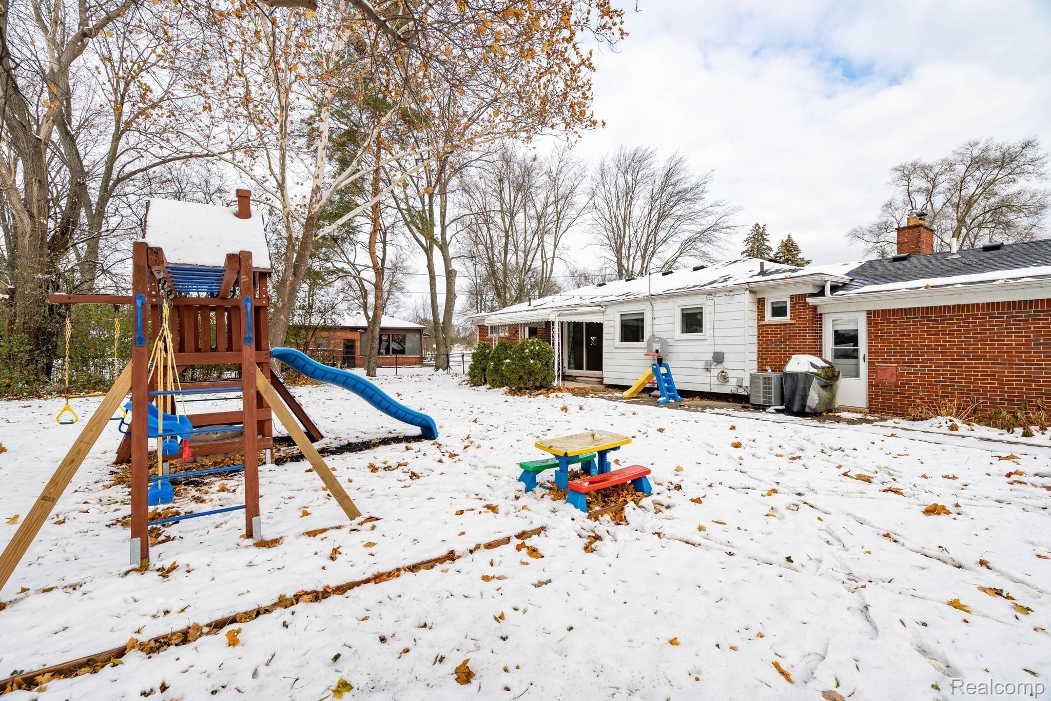 27815 Peppermill Road Farmington, MI 48331 - Photo 26 of 30 26-web-or-mls-27815-Peppermill-Rd-26.jpg
