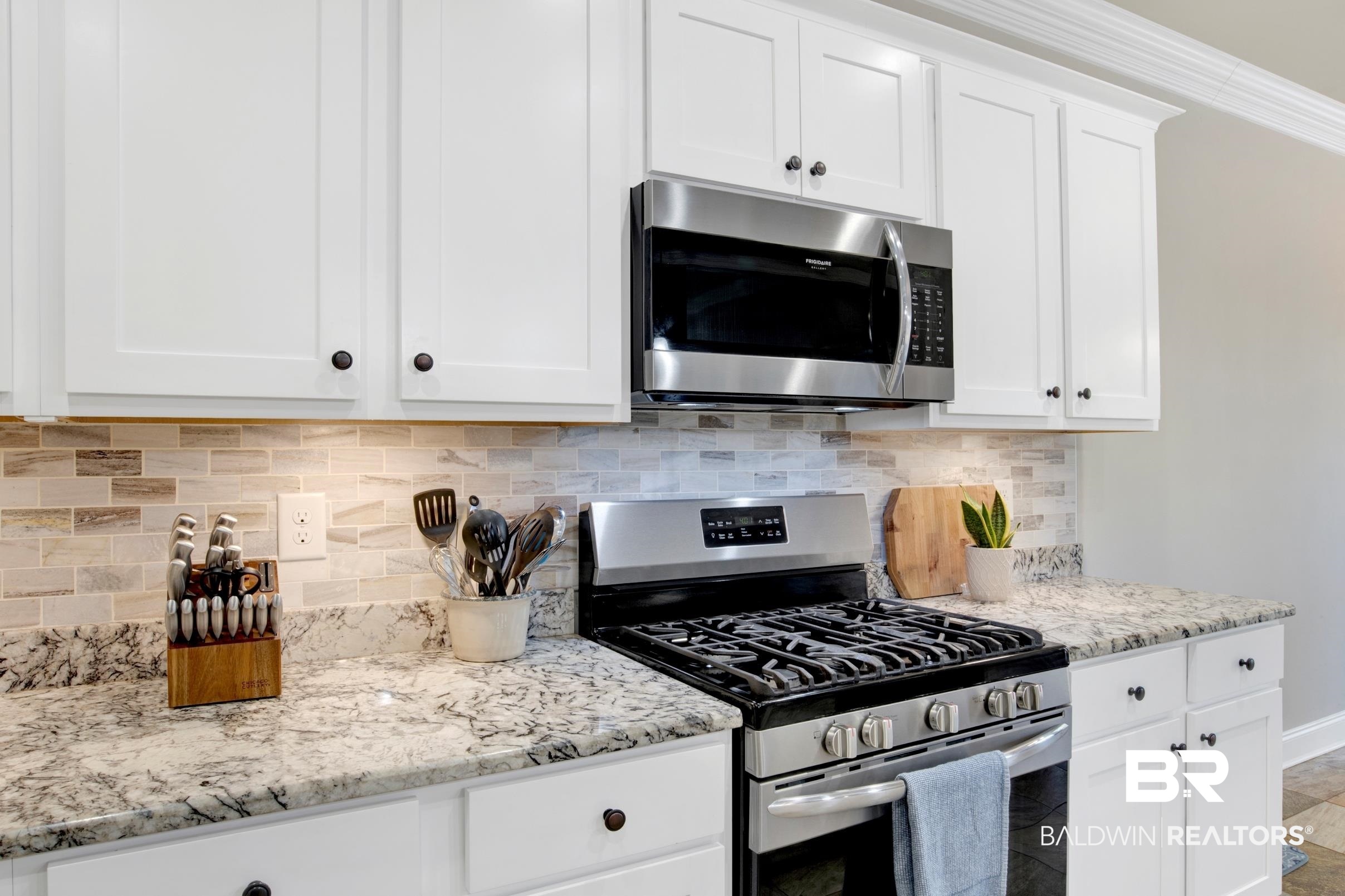 30665 Drayton Court Daphne, AL 36527 - Photo 10 of 28 Gas Range