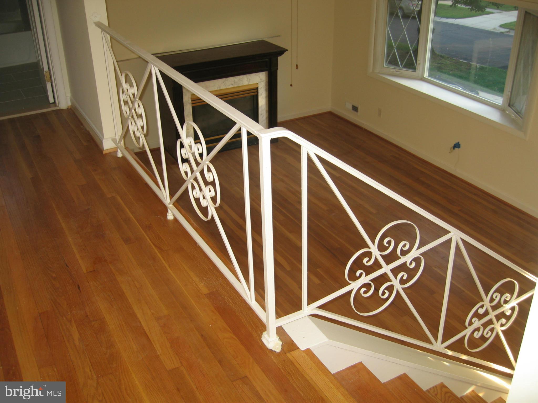 12805 Crisfield Road Silver Spring, MD 20906 - Photo 11 of 24 Living Room