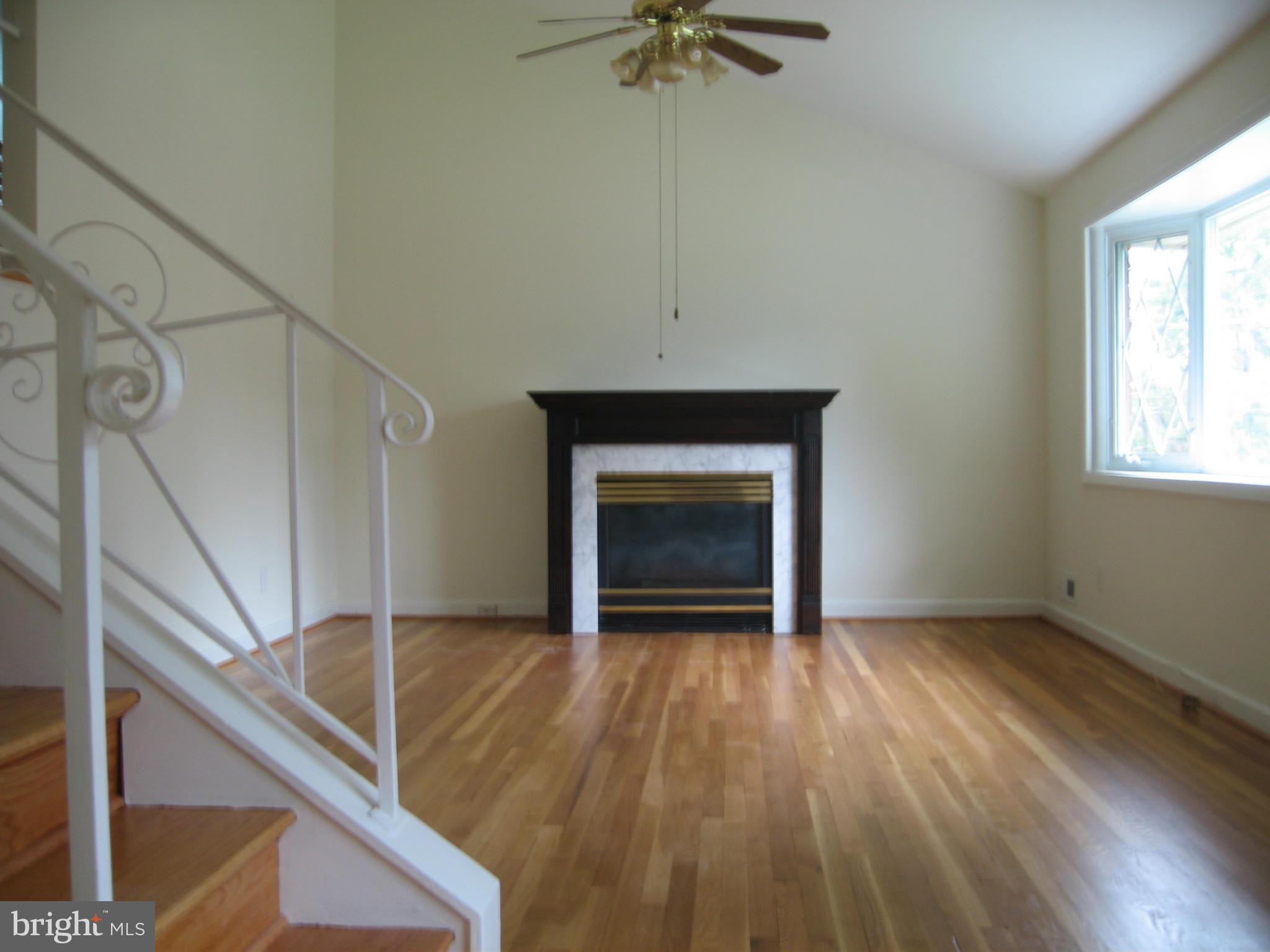 12805 Crisfield Road Silver Spring, MD 20906 - Photo 12 of 24 Living Room