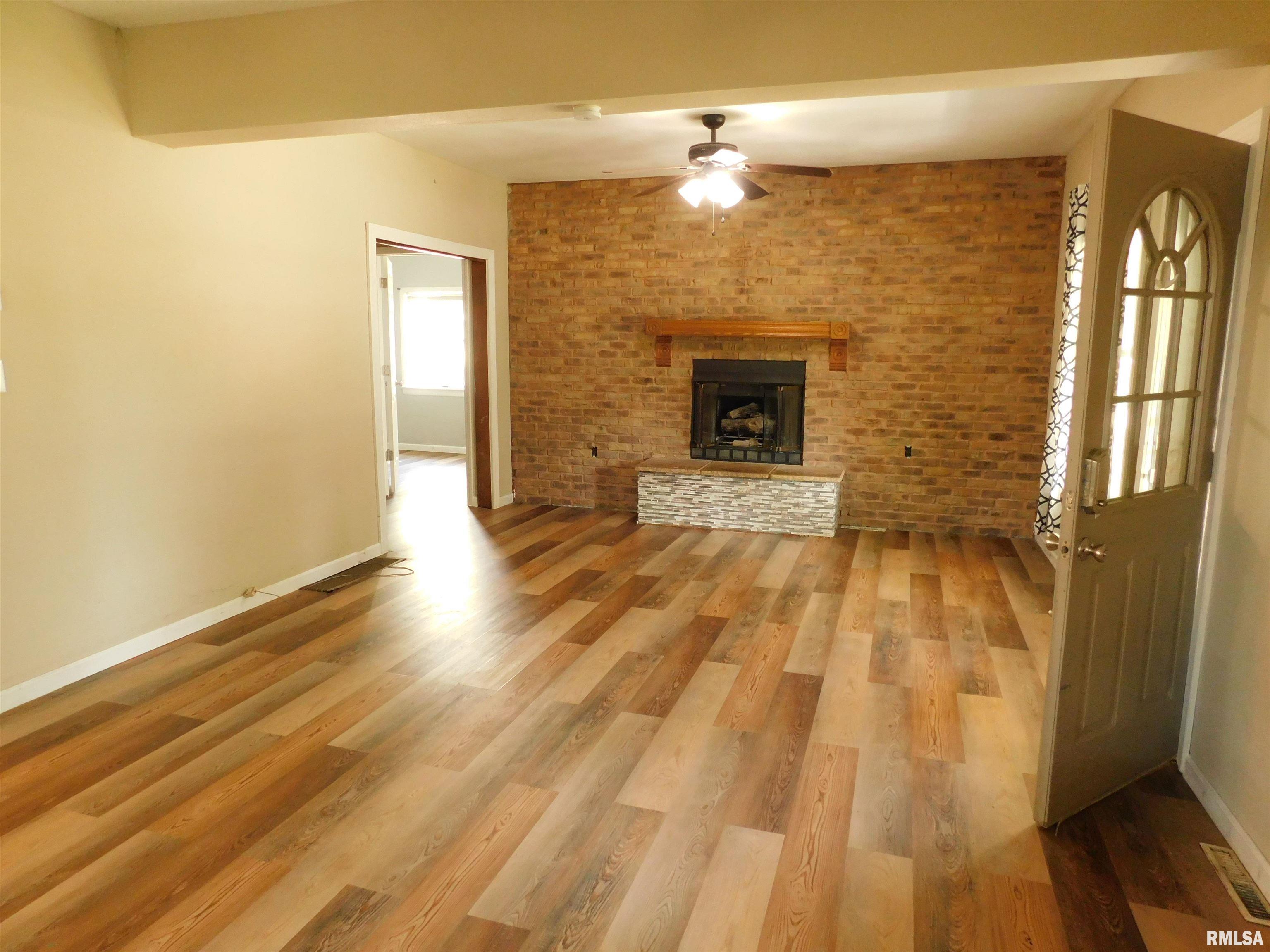 217 North 5th Avenue New Windsor, IL 61465 - Photo 5 of 34