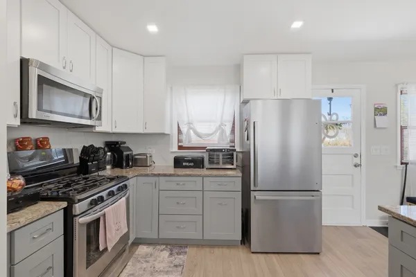 $3,200 | 1506 West Palm Drive, Mount Prospect, IL 60056