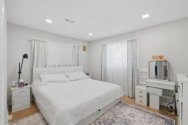 $3,200 | 1506 West Palm Drive, Mount Prospect, IL 60056