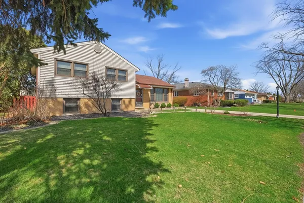 $3,200 | 1506 West Palm Drive, Mount Prospect, IL 60056