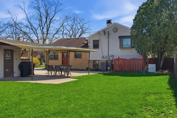 $3,200 | 1506 West Palm Drive, Mount Prospect, IL 60056