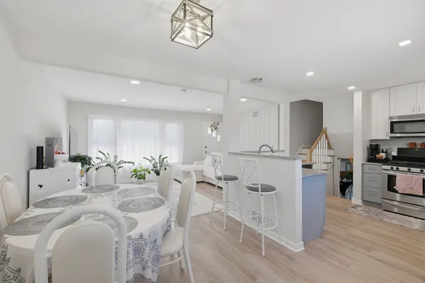 $3,200 | 1506 West Palm Drive, Mount Prospect, IL 60056