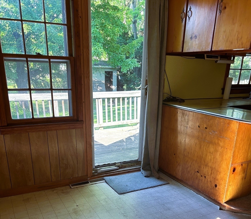 40 West Canton Circle Springfield, MA 01104 - Photo 8 of 25