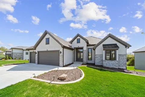 $850,000 | 6309 Northwest 58th Terrace, Kansas City, MO 64151