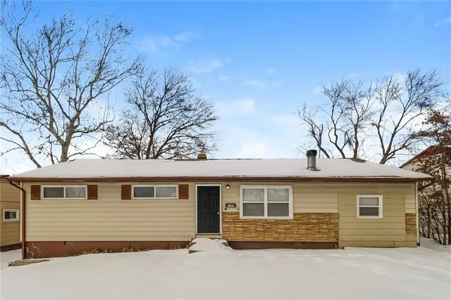 $1,465 | 6108 East 149th Street, Grandview, MO 64030