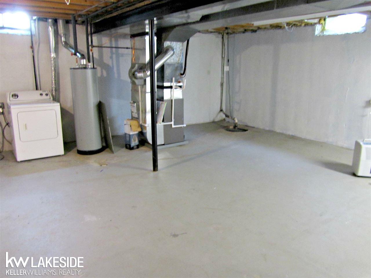 8735 22 Mile Road Utica, MI 48317 - Photo 33 of 34 Washer/Dryer Included
