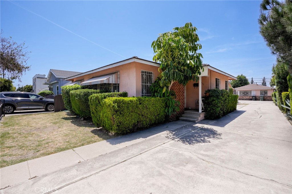 6707 Perry Road Bell Gardens, CA 90201 - Photo 1 of 35