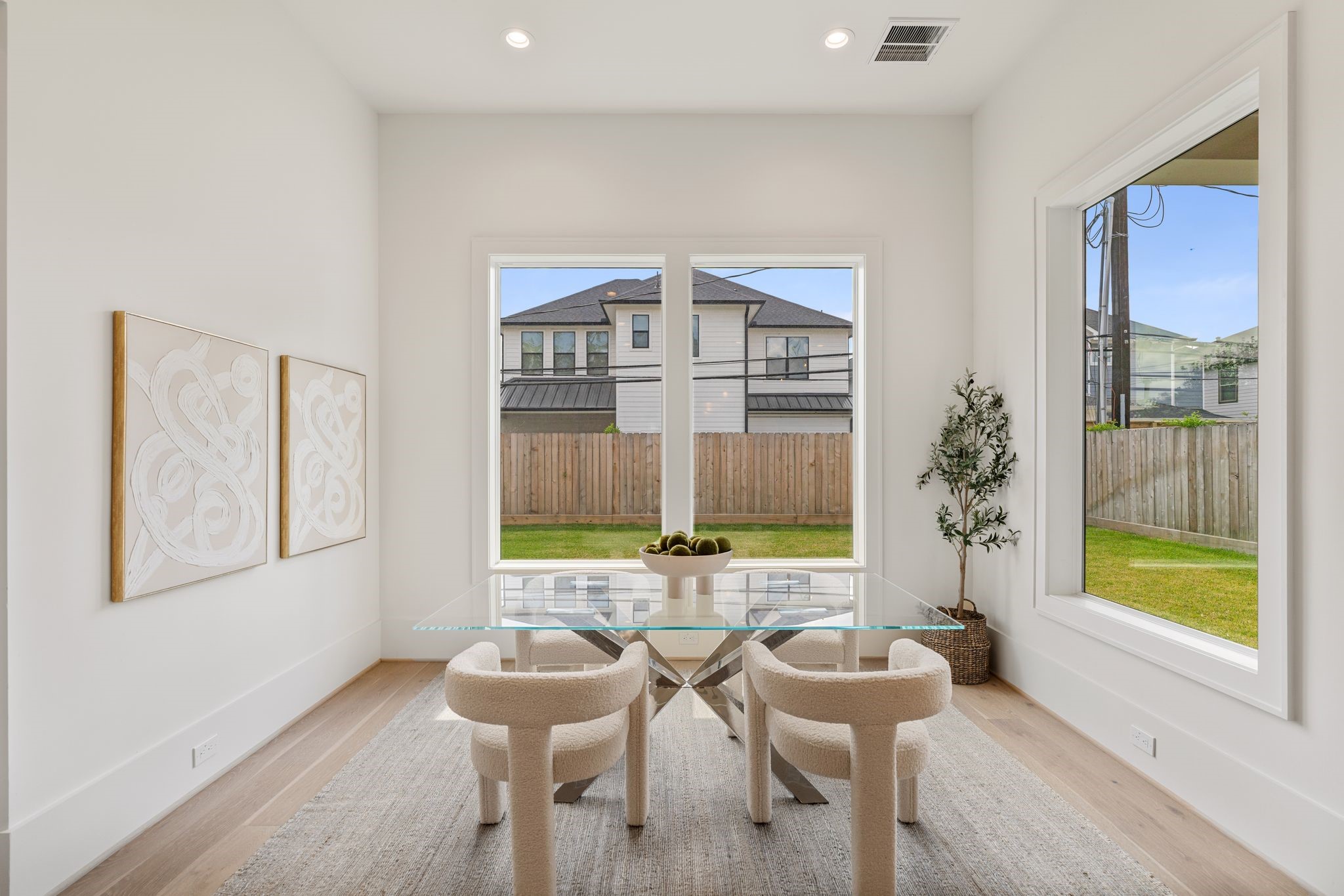 1407 Martin Street Houston, TX 77018 - Photo 20 of 44 A dedicated breakfast area sits just off the kitchen, surrounded by large windows that bring in abundant natural light and provide views of the backyard.
