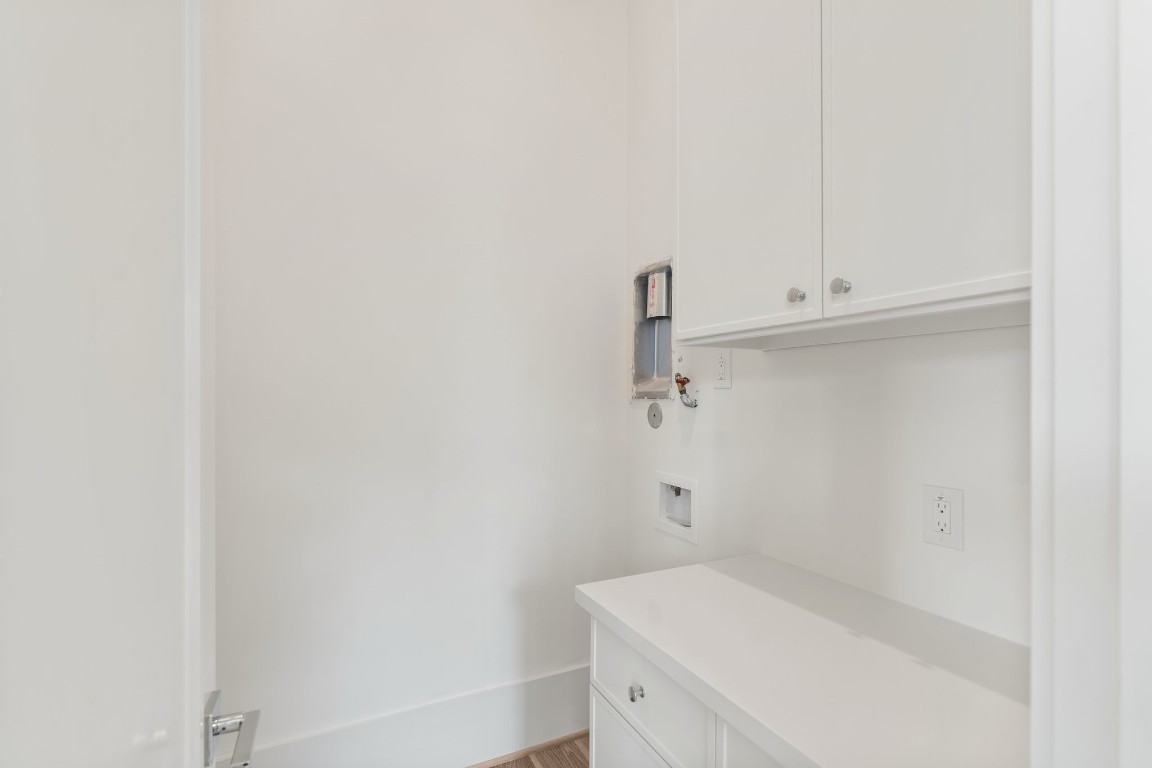 1407 Martin Street Houston, TX 77018 - Photo 21 of 44 a bathroom with a bathtub