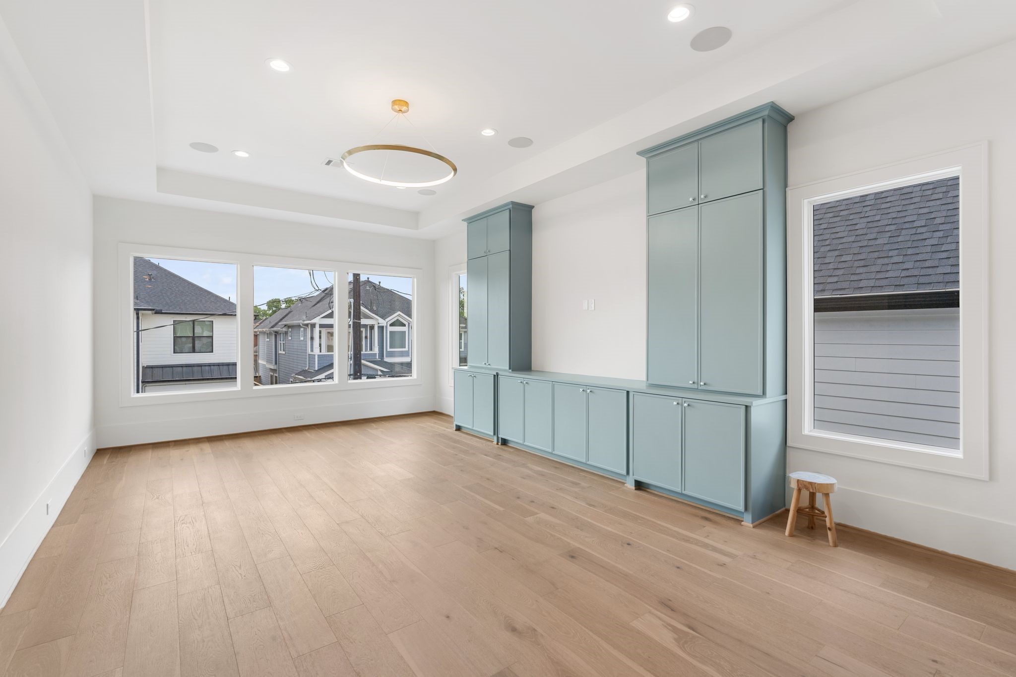 1407 Martin Street Houston, TX 77018 - Photo 27 of 44 An expansive upstairs living area offers flexibility for a game room, media space, or secondary lounge, enhanced by large windows and custom built-in cabinetry.