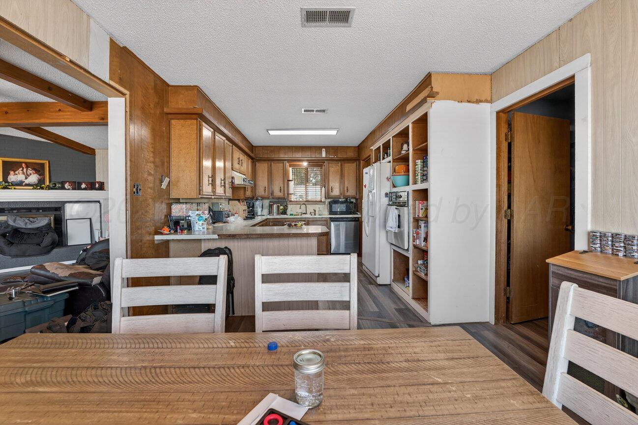 693 County Road 24 Muleshoe, TX 79347 - Photo 19 of 98 Dinning area