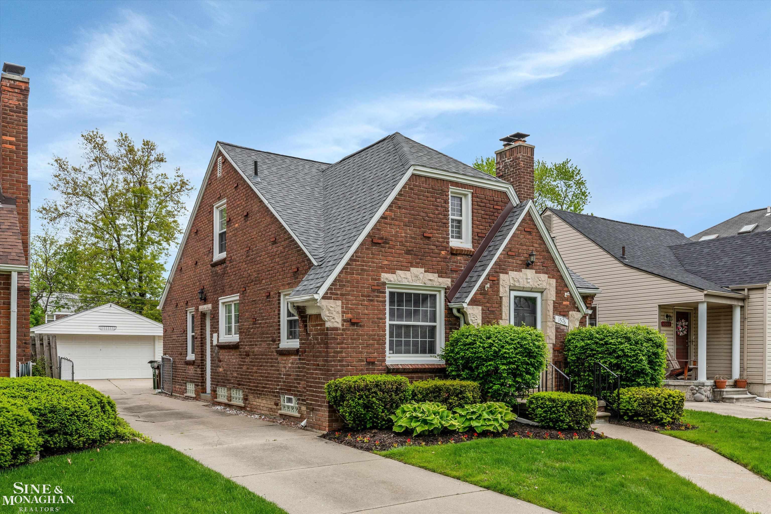 1576 Roslyn Road Grosse Pointe, MI 48236 - Photo 2 of 27