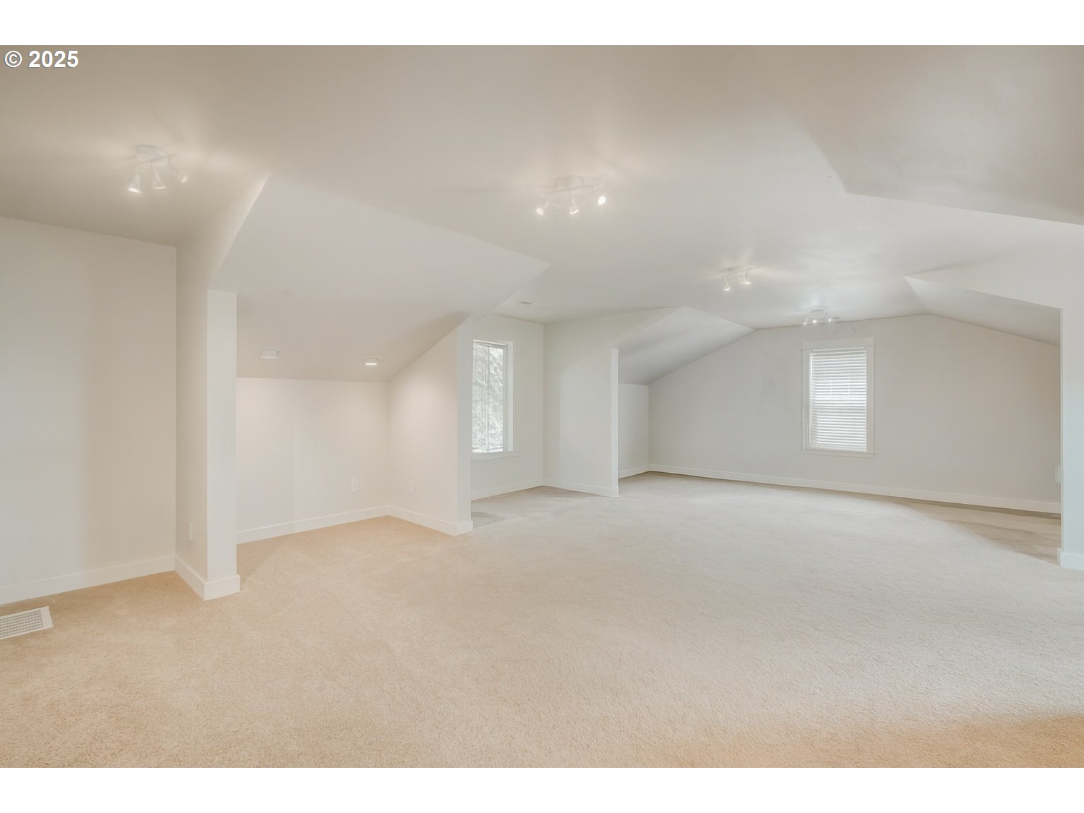11540 Southwest 58th Court Portland, OR 97219 - Photo 17 of 33 a view of empty room