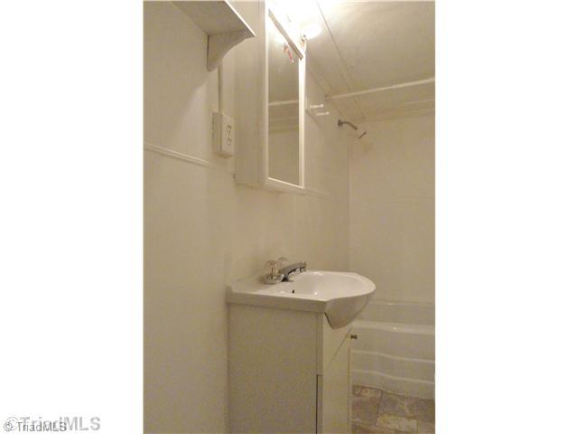 3360 Valley Road Winston-Salem, NC 27106 - Photo 11 of 15 Bath. Bright and neutral full bathroom