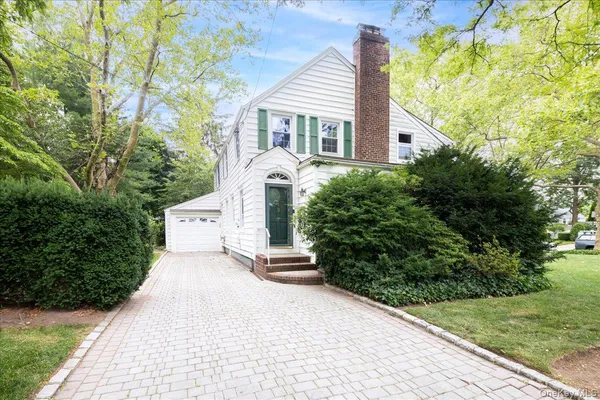 $5,500 | 32 Chester Avenue, Garden City, NY 11530