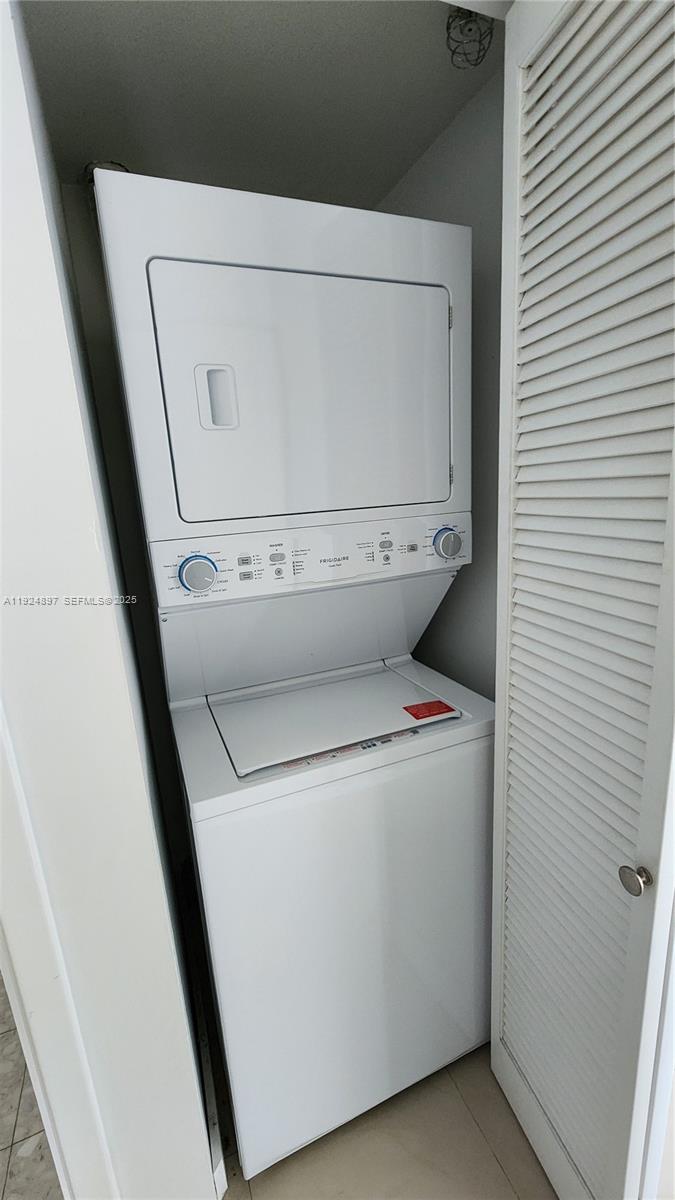 185 Southwest 7th Street, Unit 3814 Miami, FL 33130 - Photo 10 of 17 Washer and Dryer purchased on 2024
