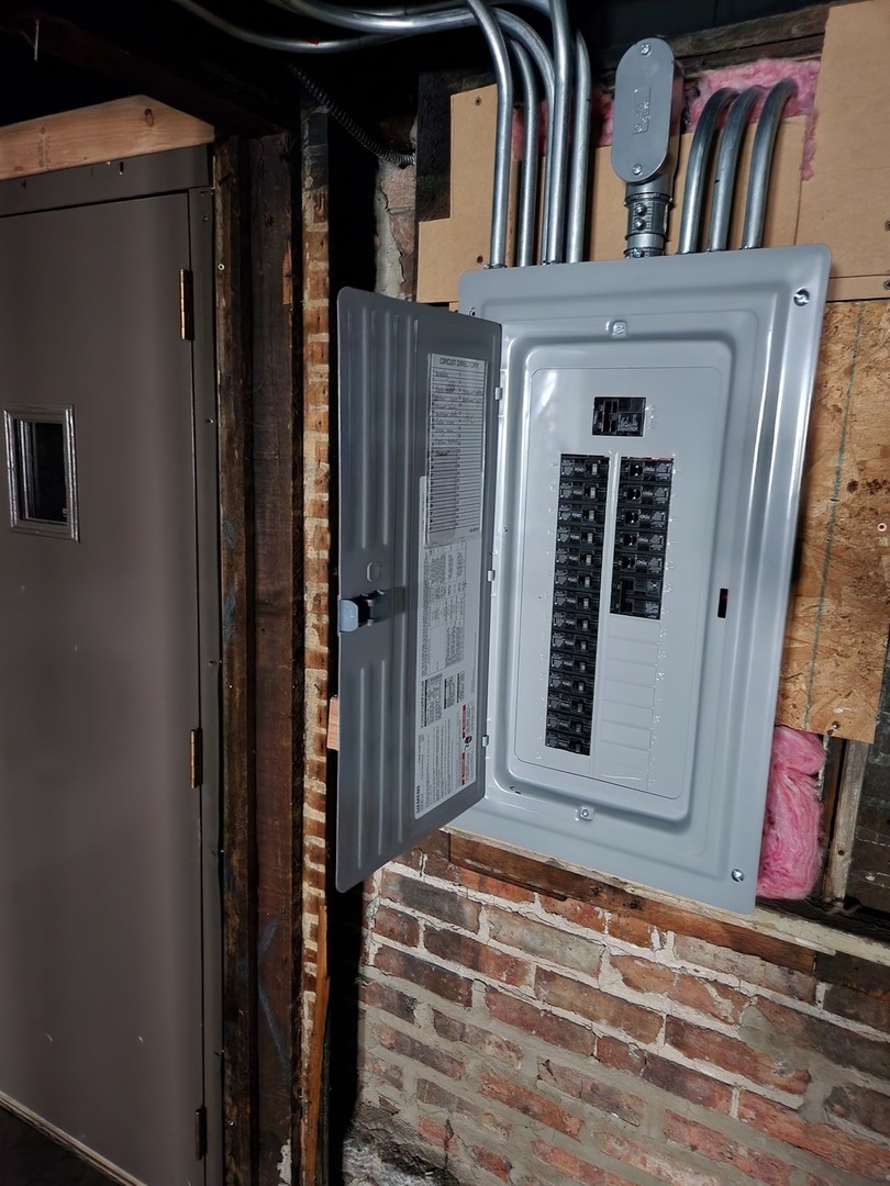 2663 West Maypole Avenue Chicago, IL 60612 - Photo 12 of 15 a front view of a house