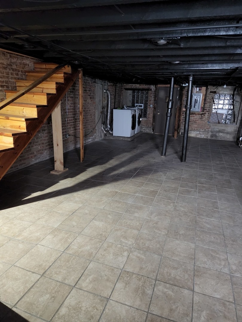 2663 West Maypole Avenue Chicago, IL 60612 - Photo 8 of 15 a view of walk in closet