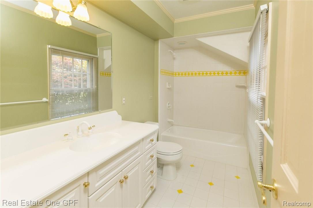 521 Lake Shore Road Grosse Pointe, MI 48236 - Photo 48 of 58 521LakeShoreRd-44.jpg