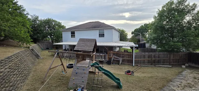 a view of a dinning table and chairs in the patio