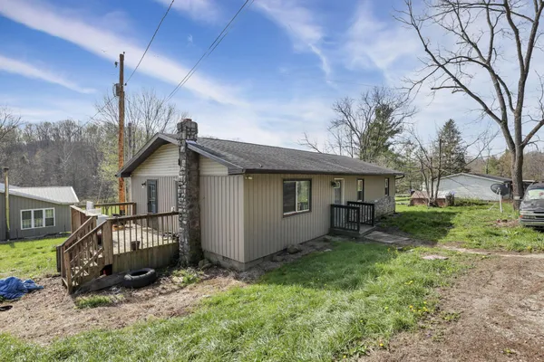 $172,900 | 19445 Buena Vista Road, Rockbridge, OH 43149
