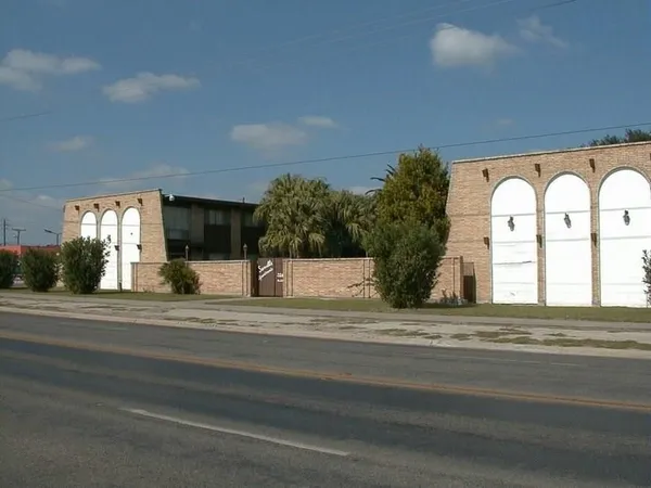 $515 | 704 West Corral Avenue, Kingsville, TX 78363
