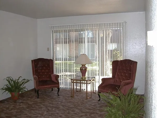 $515 | 704 West Corral Avenue, Kingsville, TX 78363