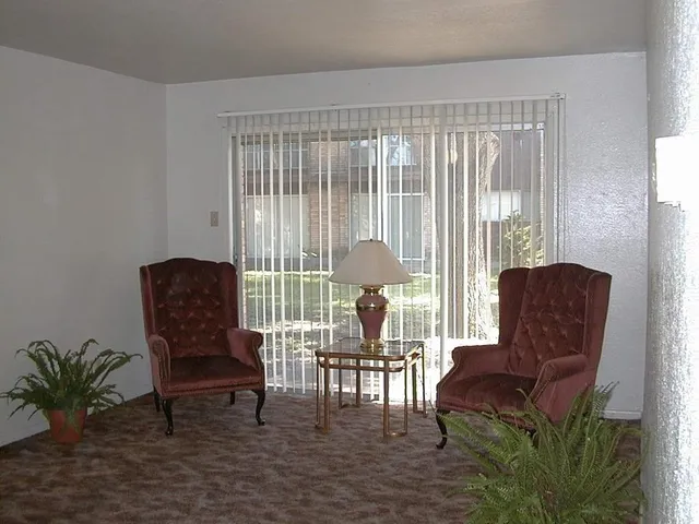 $515 | 704 West Corral Avenue, Kingsville, TX 78363