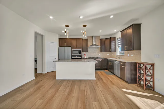 $694,900 | 1007 Kessler Drive, Mundelein, IL 60060