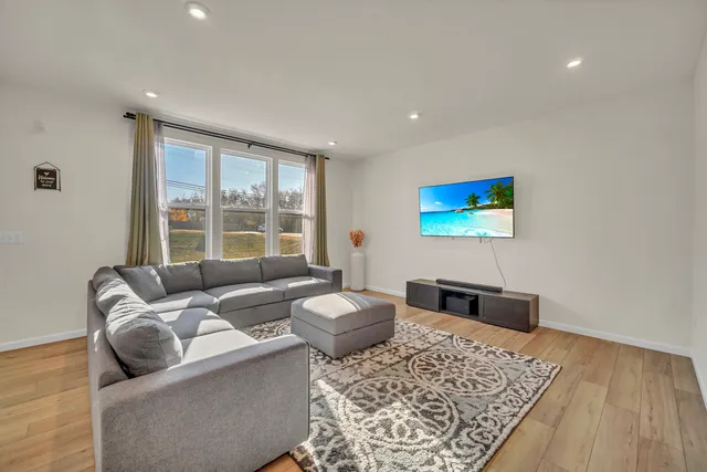 $694,900 | 1007 Kessler Drive, Mundelein, IL 60060