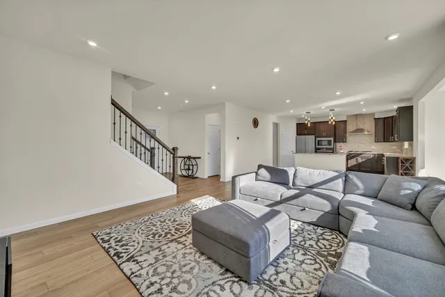 $694,900 | 1007 Kessler Drive, Mundelein, IL 60060