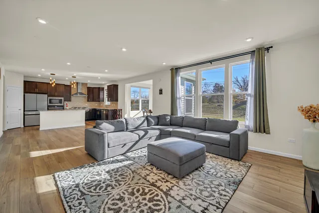 $694,900 | 1007 Kessler Drive, Mundelein, IL 60060