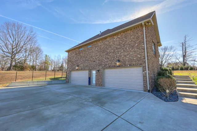 $625,000 | 2731 West County Farm Road, Springfield, TN 37172