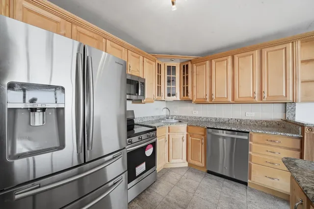 $245,000 | 5445 North Sheridan Road, Unit 1603, Chicago, IL 60640