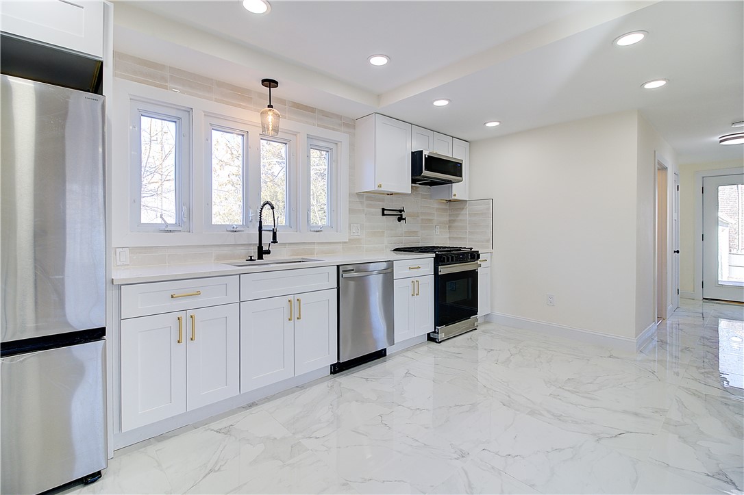 236 Pequot Avenue Warwick, RI 02889 - Photo 11 of 38