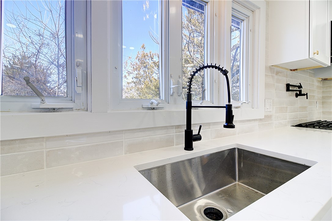 236 Pequot Avenue Warwick, RI 02889 - Photo 12 of 38