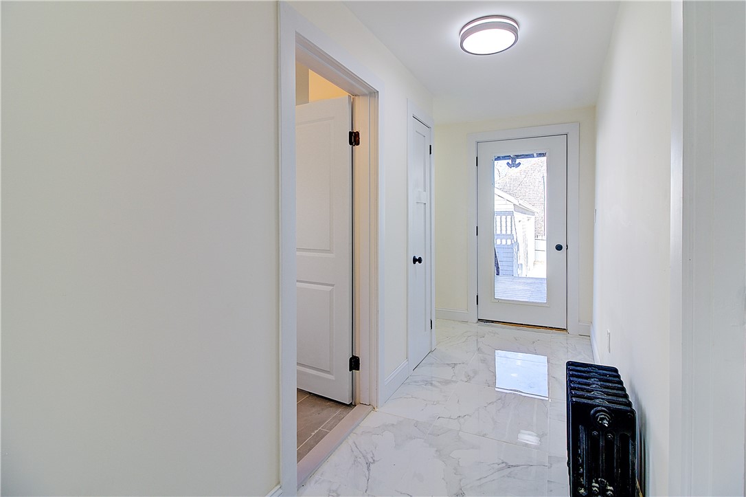 236 Pequot Avenue Warwick, RI 02889 - Photo 4 of 38