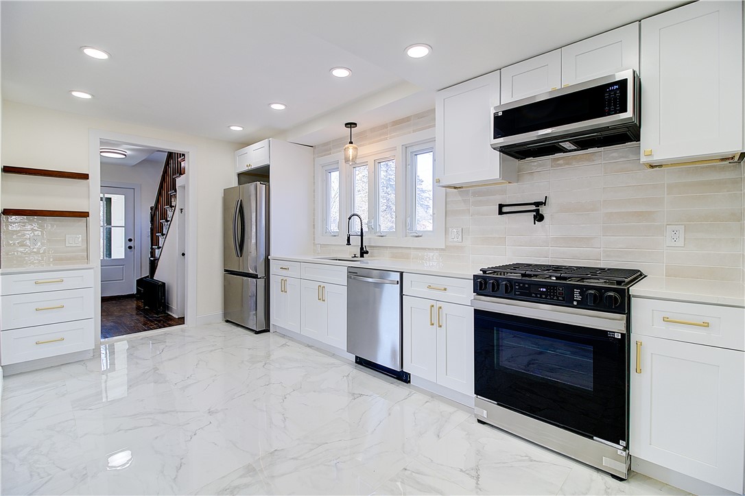 236 Pequot Avenue Warwick, RI 02889 - Photo 10 of 38