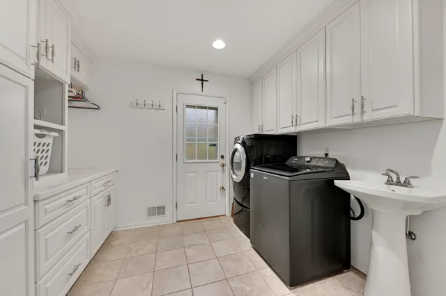 $675,000 | 3285 Old Lantern Drive, Brookfield, WI 53005