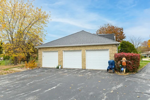 $675,000 | 3285 Old Lantern Drive, Brookfield, WI 53005