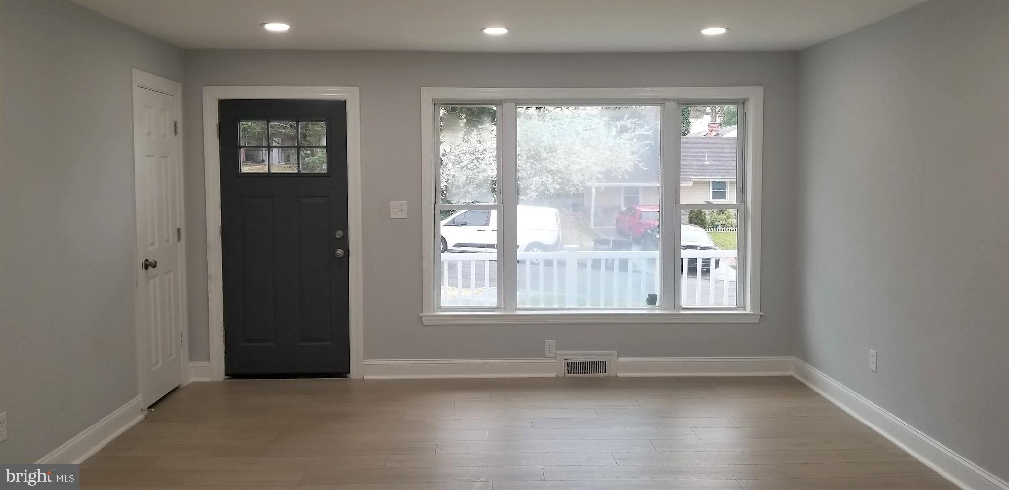 5612 Decatur Place Hyattsville, MD 20781 - Photo 2 of 16 Living Room