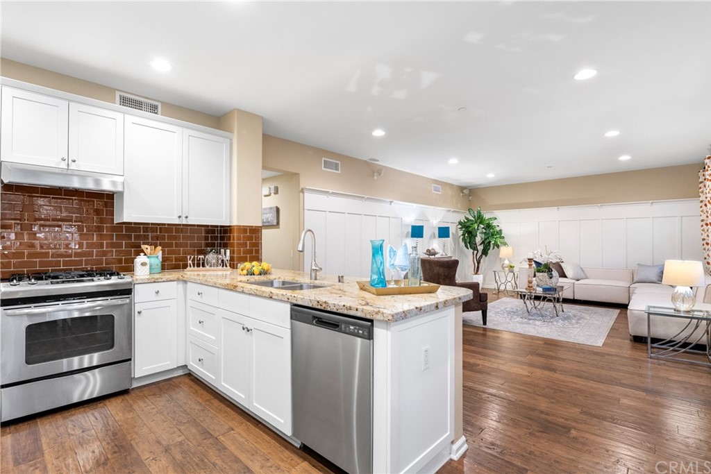 42 City Stroll Irvine, CA 92620 - Photo 15 of 36