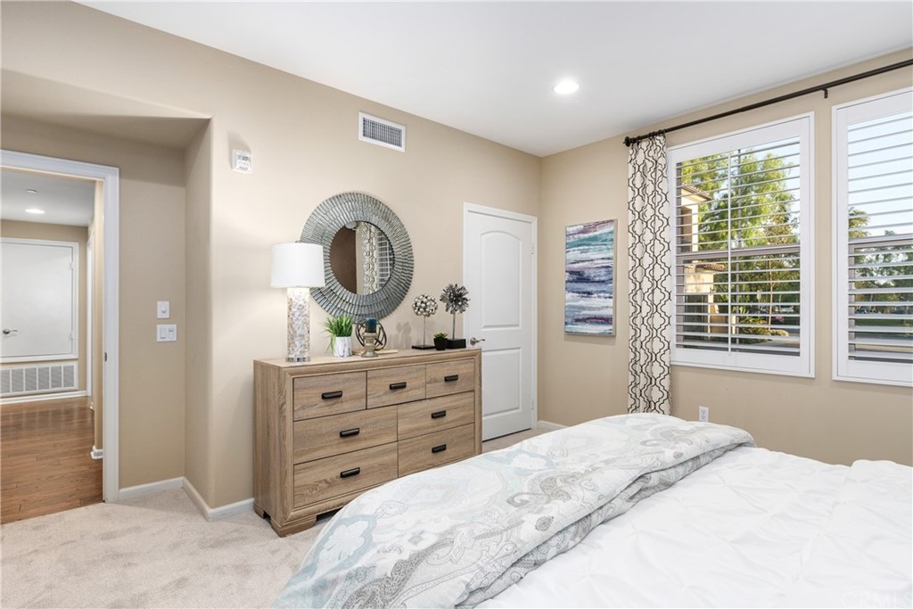 42 City Stroll Irvine, CA 92620 - Photo 18 of 36