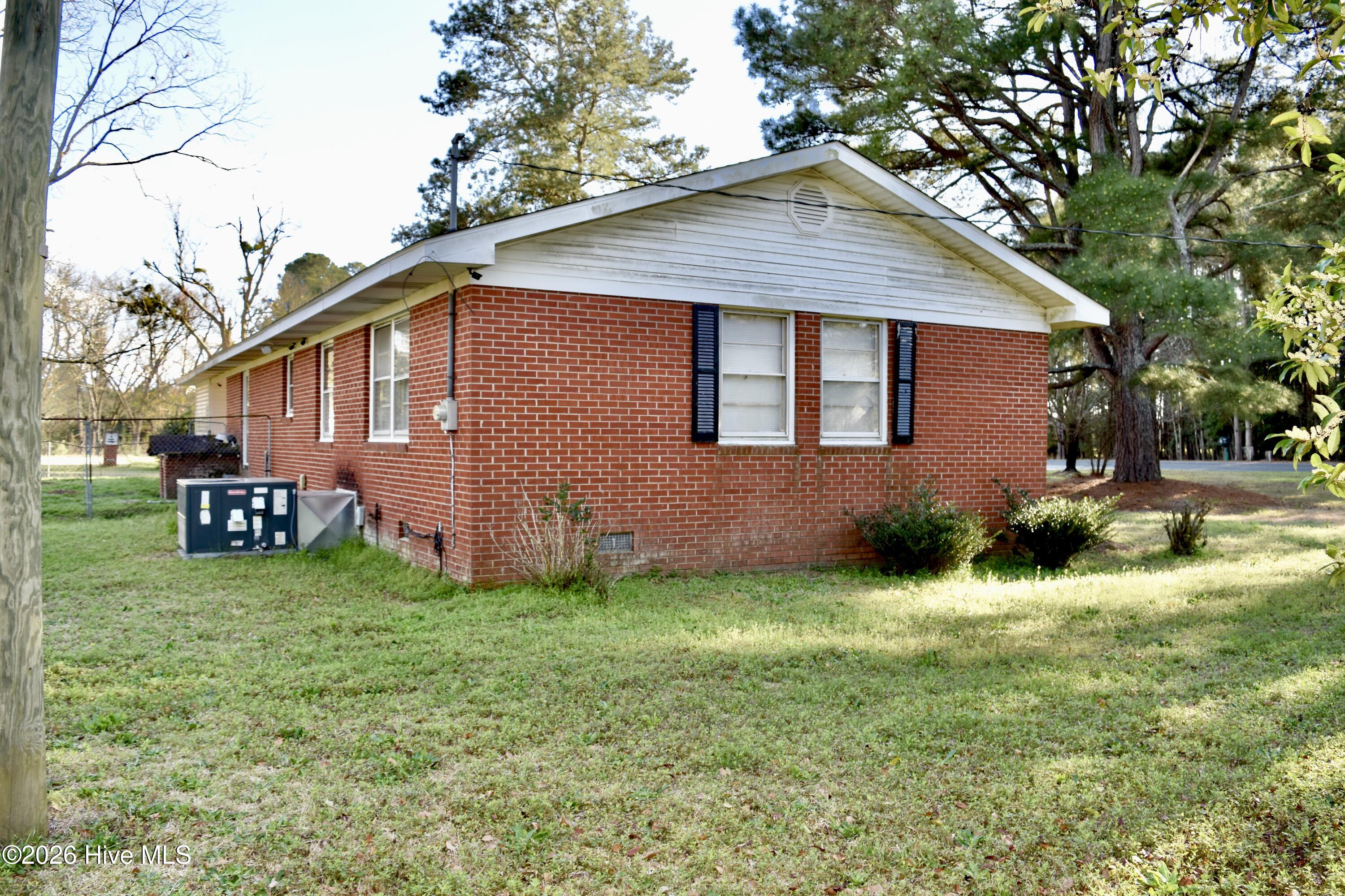 5271 Tobacco Road Orrum, NC 28369 - Photo 3 of 44 IMG_9023