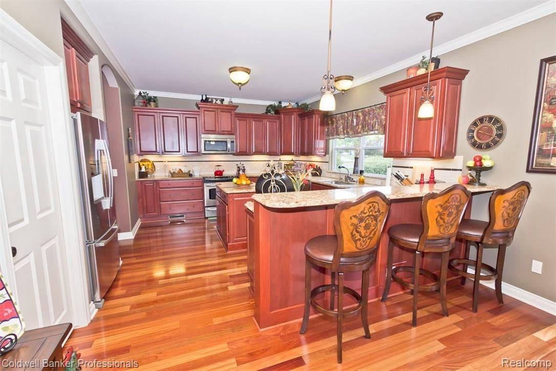 1098 Riverside Street Milford, MI 48381 - Photo 9 of 35 IMG_4530.jpg