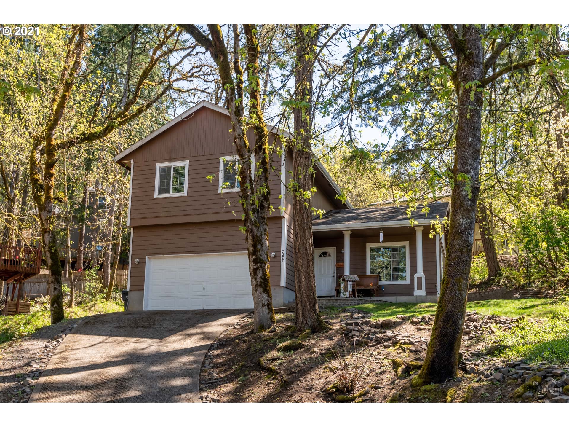 7277 Forsythia Street Springfield, OR 97478 - Photo 3 of 29 a house view with a outdoor space
